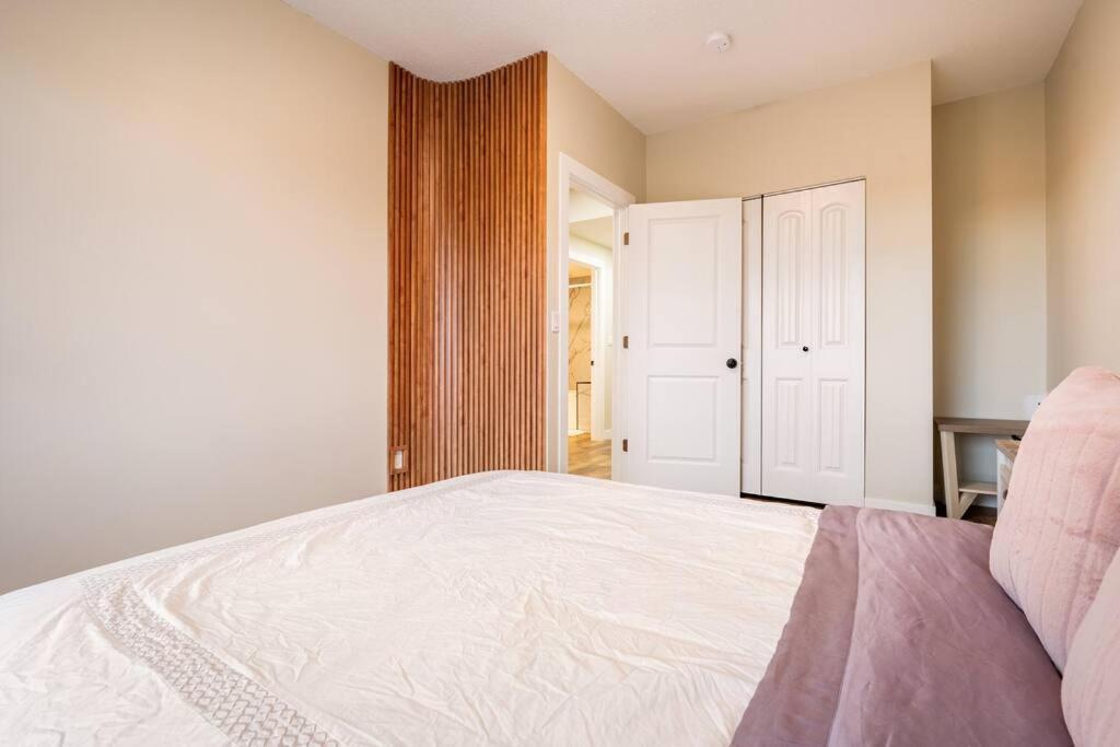 Apartamento New&Stylish&Cozy Suit Near Spruce Meadows Sleeps 6- Backyard-Ev YYC Exterior foto