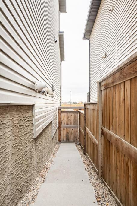 Apartamento New&Stylish&Cozy Suit Near Spruce Meadows Sleeps 6- Backyard-Ev YYC Exterior foto